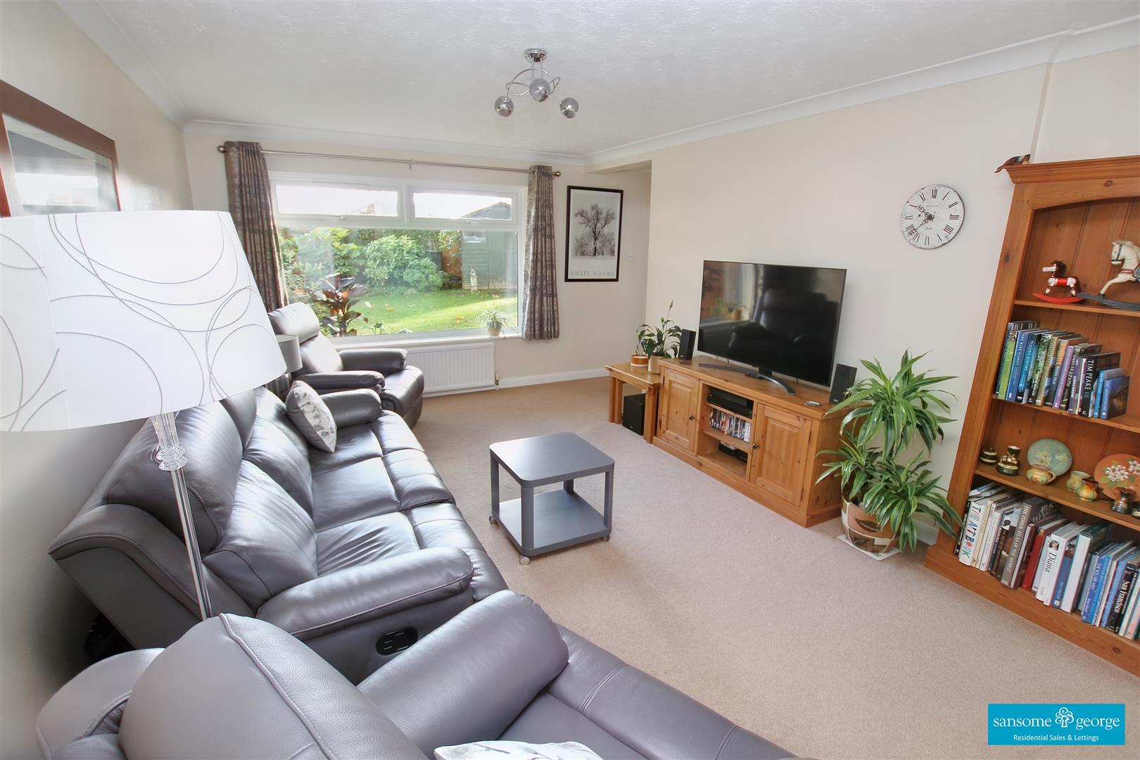 3 bed property in Addiscombe Chase, Reading